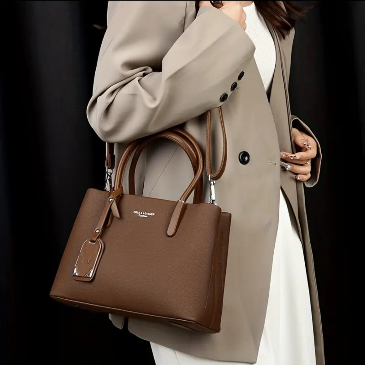 Titre produit :
Sac à main chic avec bandoulière réglable – Style classique & intemporel