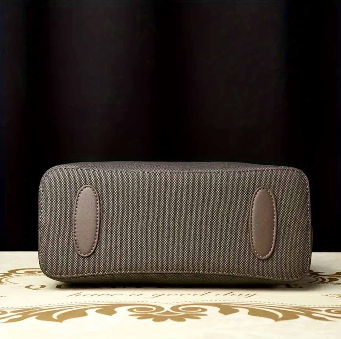 Titre produit :
Sac à main chic avec bandoulière réglable – Style classique & intemporel