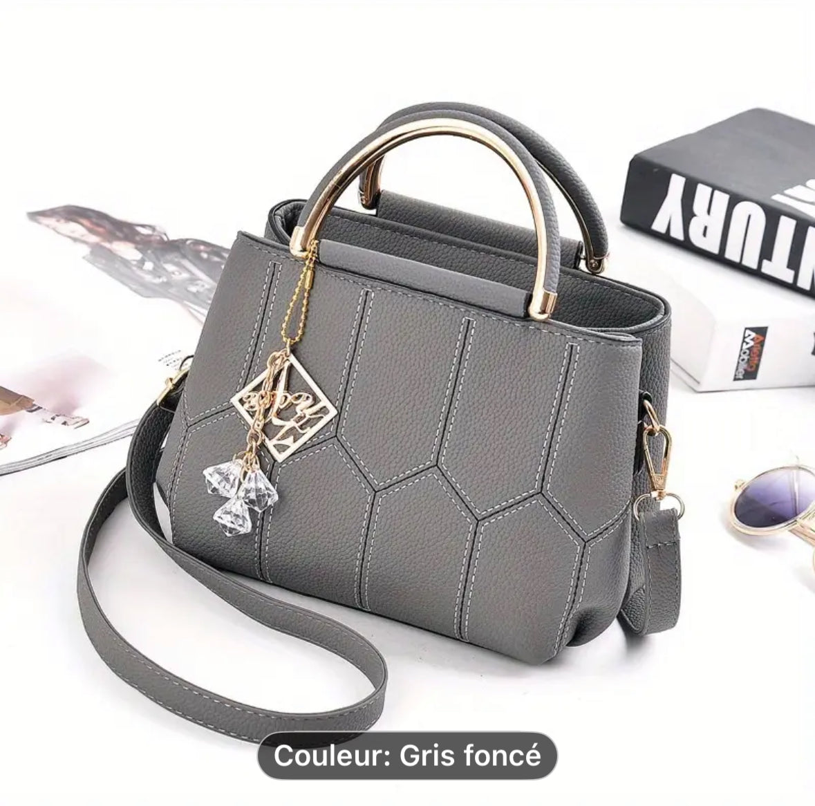 Sac bandoulière élégant avec poignée dorée & pendentif