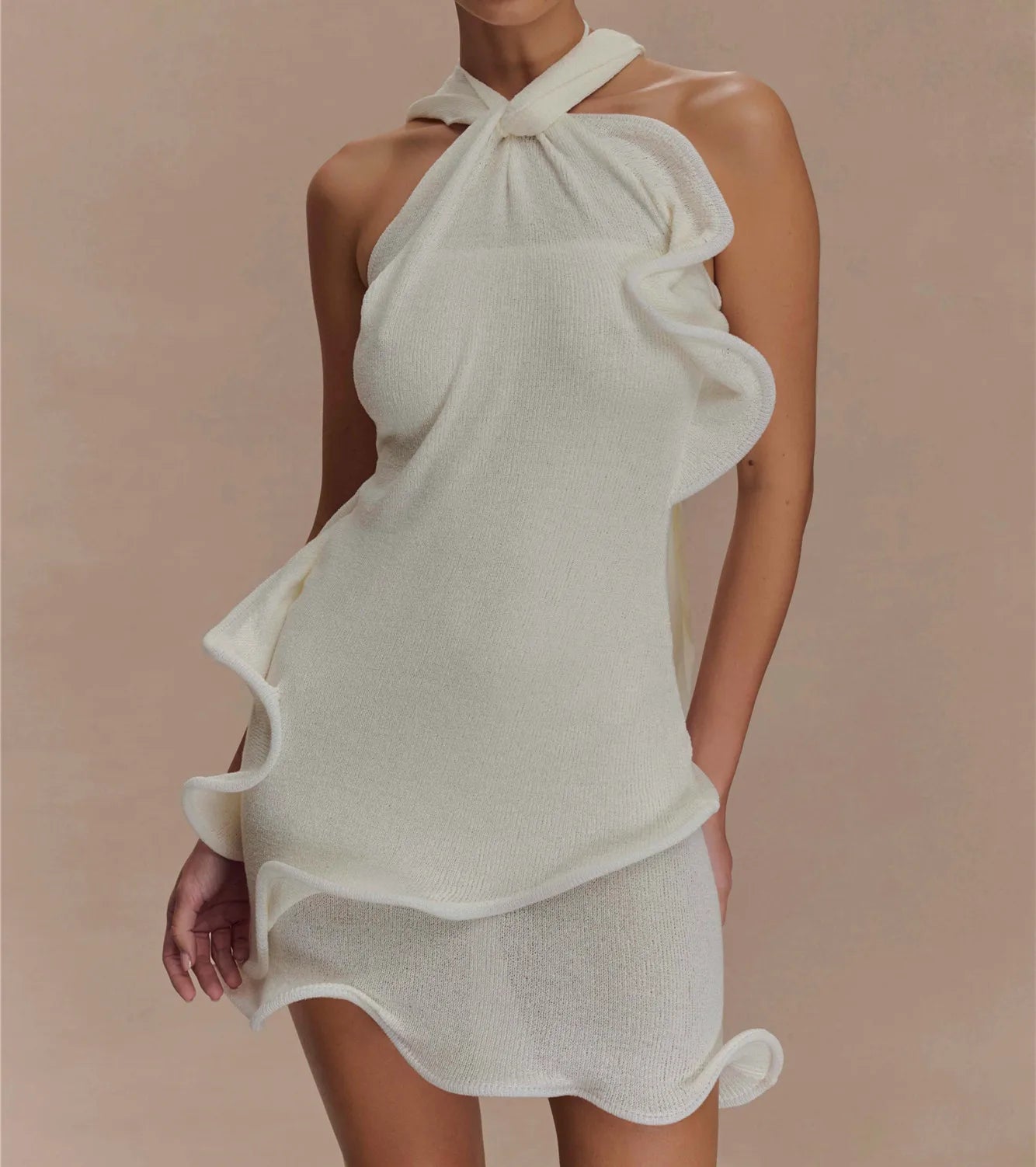 Mini-robe dos nu en maille – Volants tendance & coupe Y2K