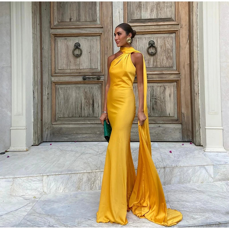 Robe longue satinée élégante – Épaules dénudées