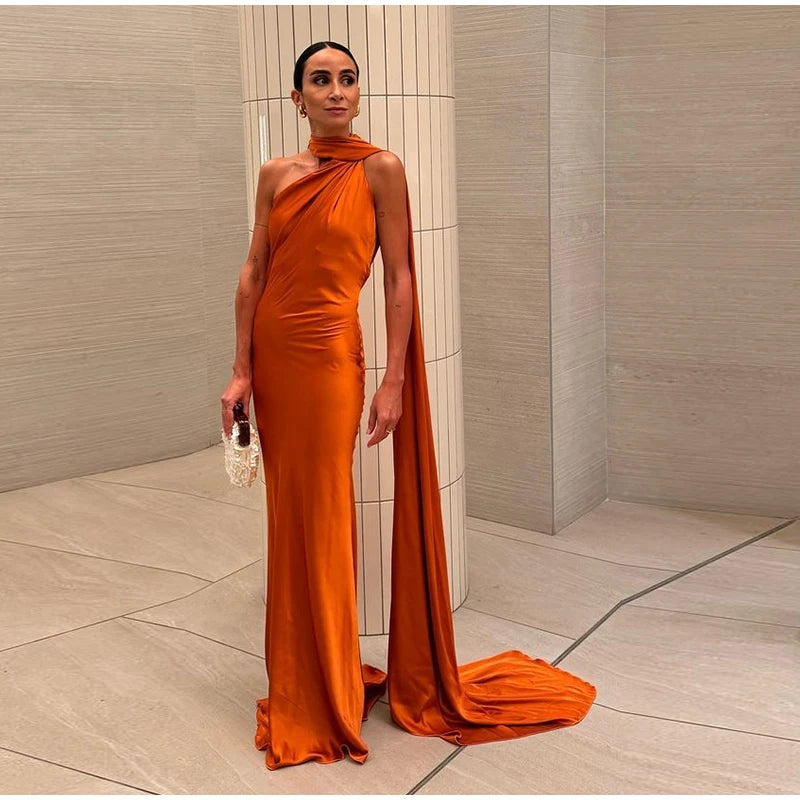 Robe longue satinée élégante – Épaules dénudées