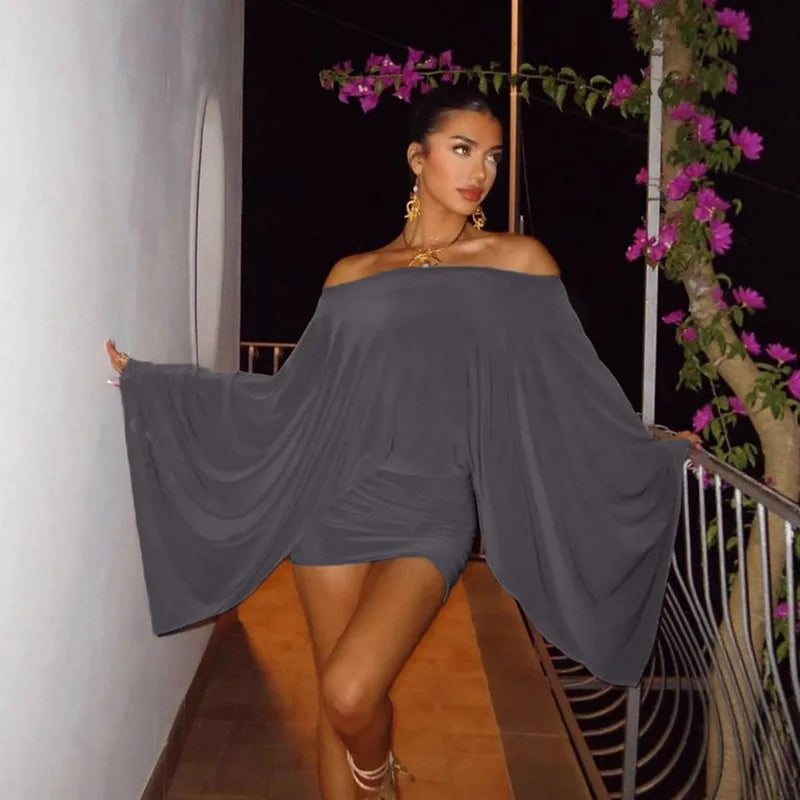Mini-robe moulante épaules dénudées – Manches chauve-souris tendance