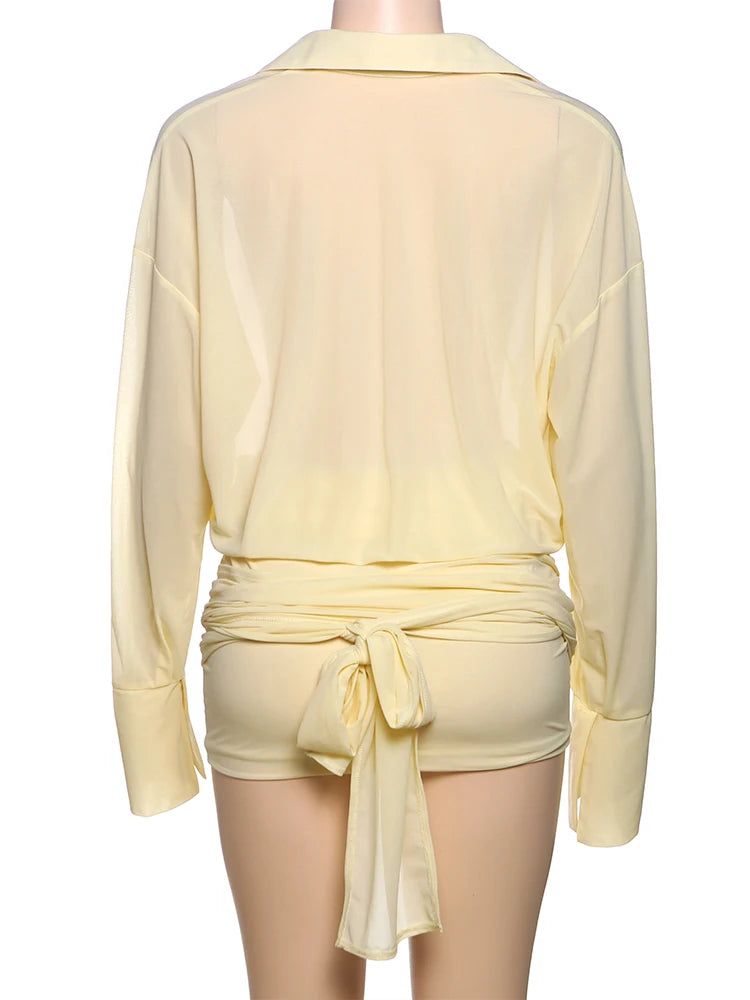 Mini-robe drapée style chemise – Élégance streetwear