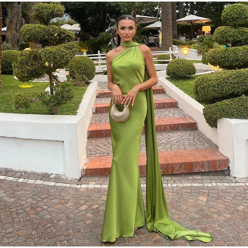 Robe longue satinée élégante – Épaules dénudées