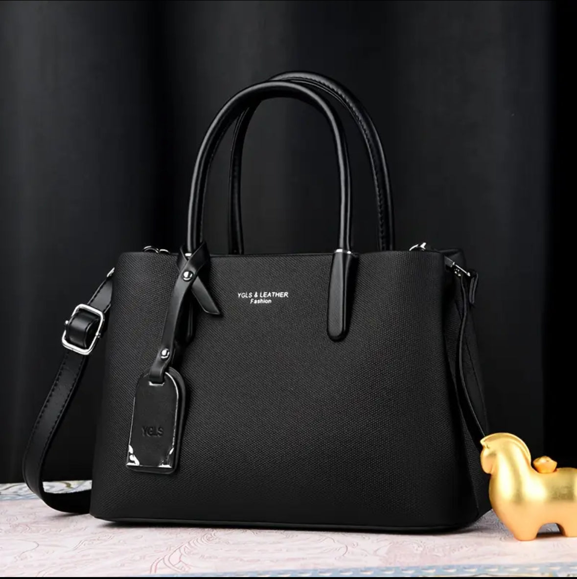 Titre produit :
Sac à main chic avec bandoulière réglable – Style classique & intemporel