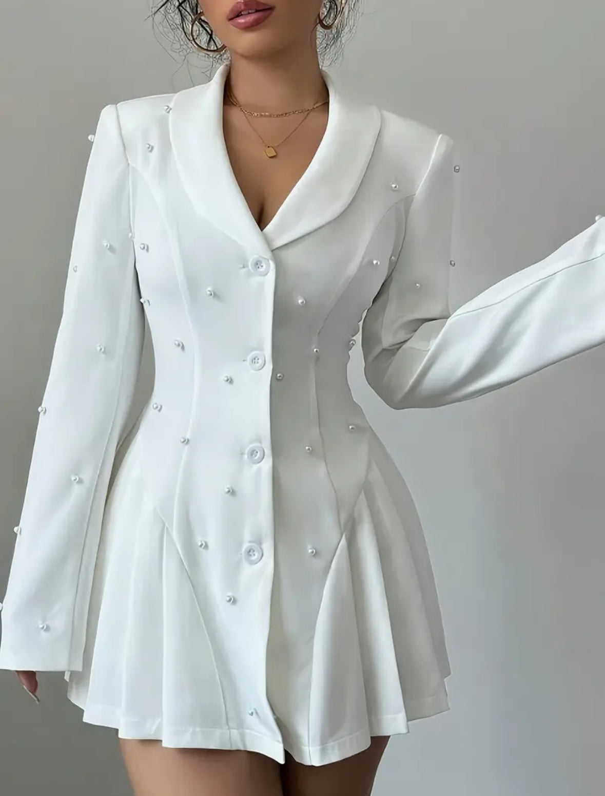 Blazer robe blanc élégant à perles – Style chic et féminin