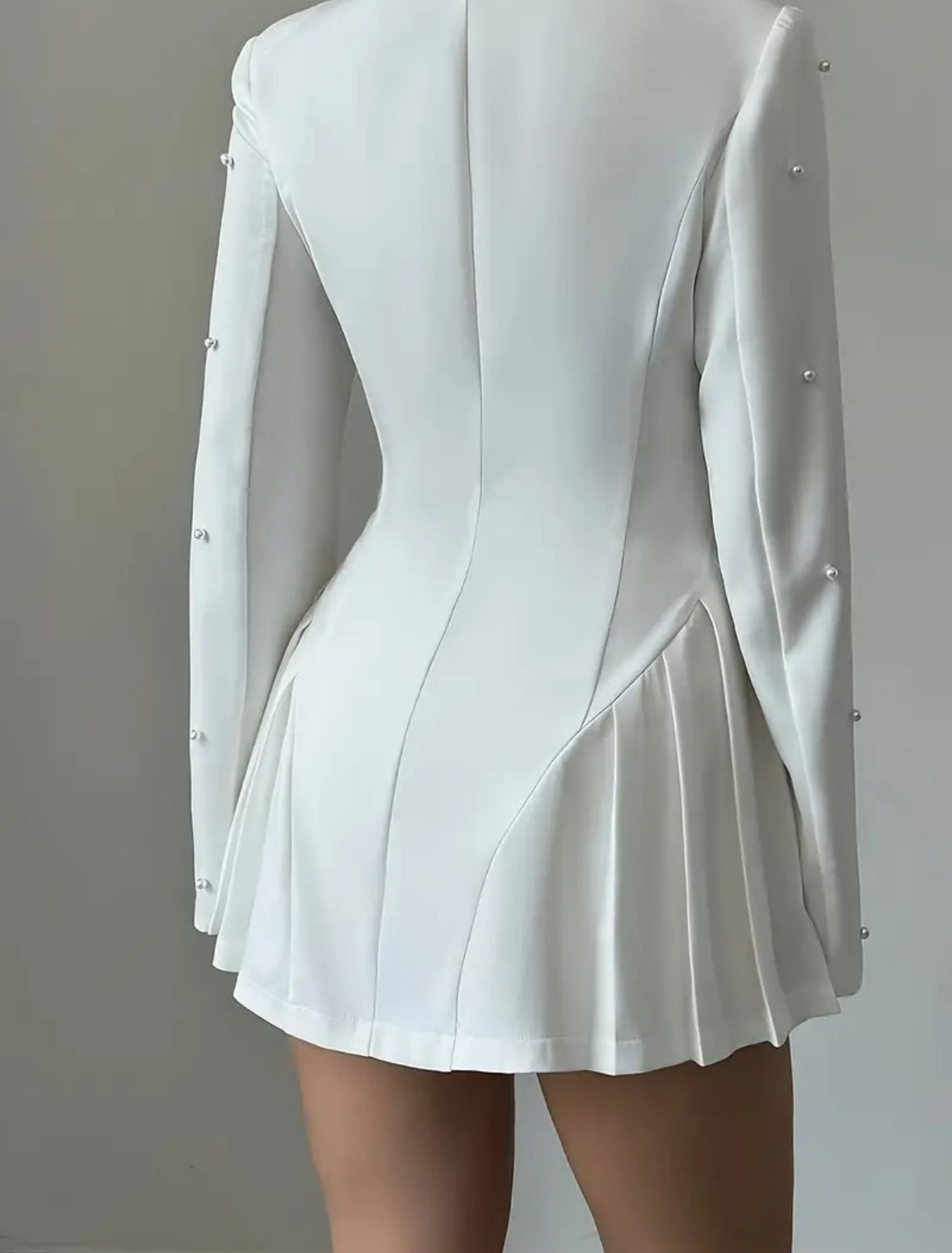 Blazer robe blanc élégant à perles – Style chic et féminin