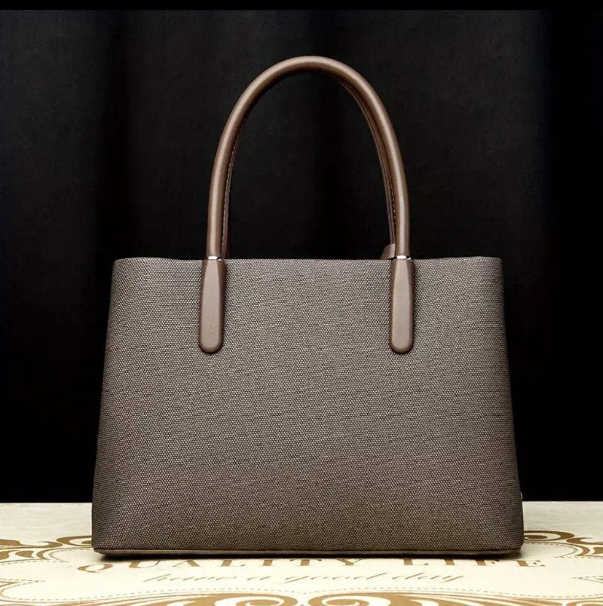 Titre produit :
Sac à main chic avec bandoulière réglable – Style classique & intemporel