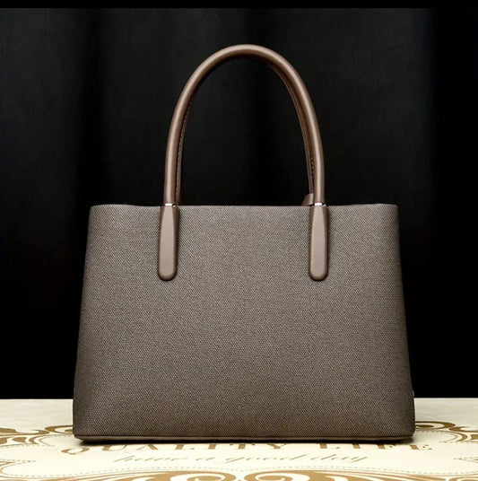 Titre produit :
Sac à main chic avec bandoulière réglable – Style classique & intemporel