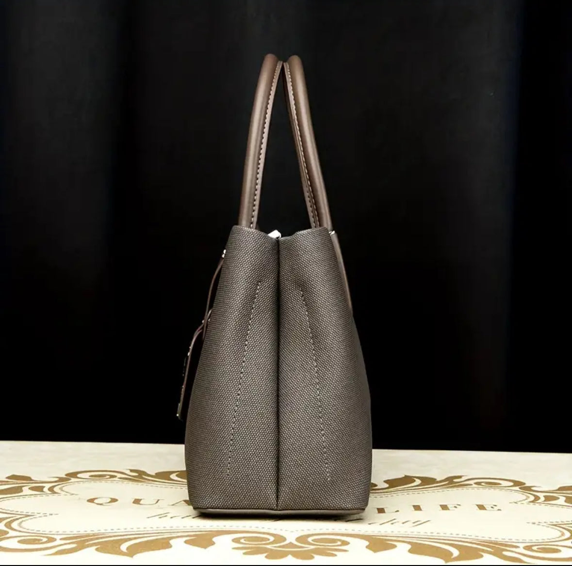 Titre produit :
Sac à main chic avec bandoulière réglable – Style classique & intemporel