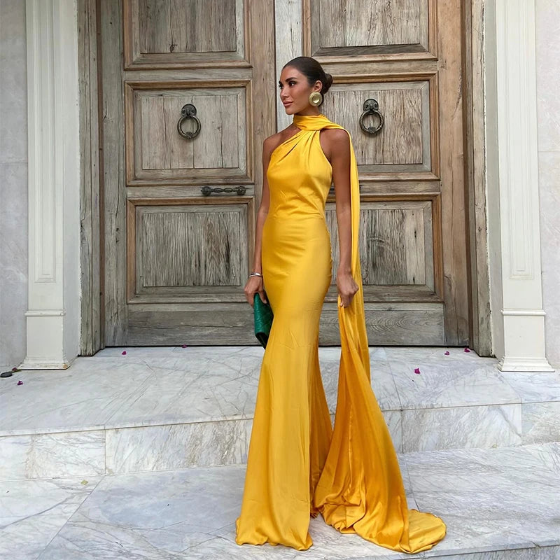 Robe longue satinée élégante – Épaules dénudées