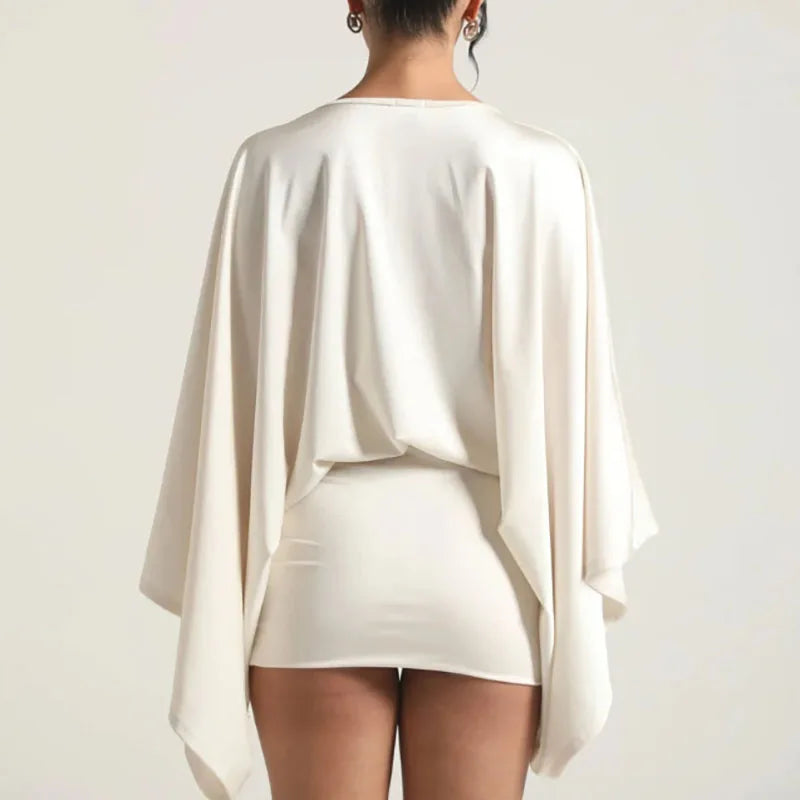 Mini-robe chic col V profond – Manches amples élégantes