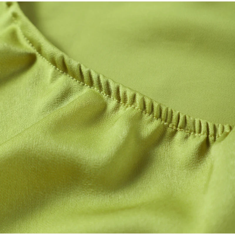 Robe longue satinée élégante – Épaules dénudées