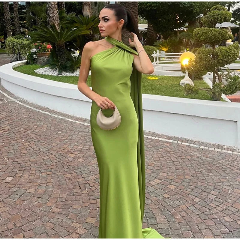 Robe longue satinée élégante – Épaules dénudées