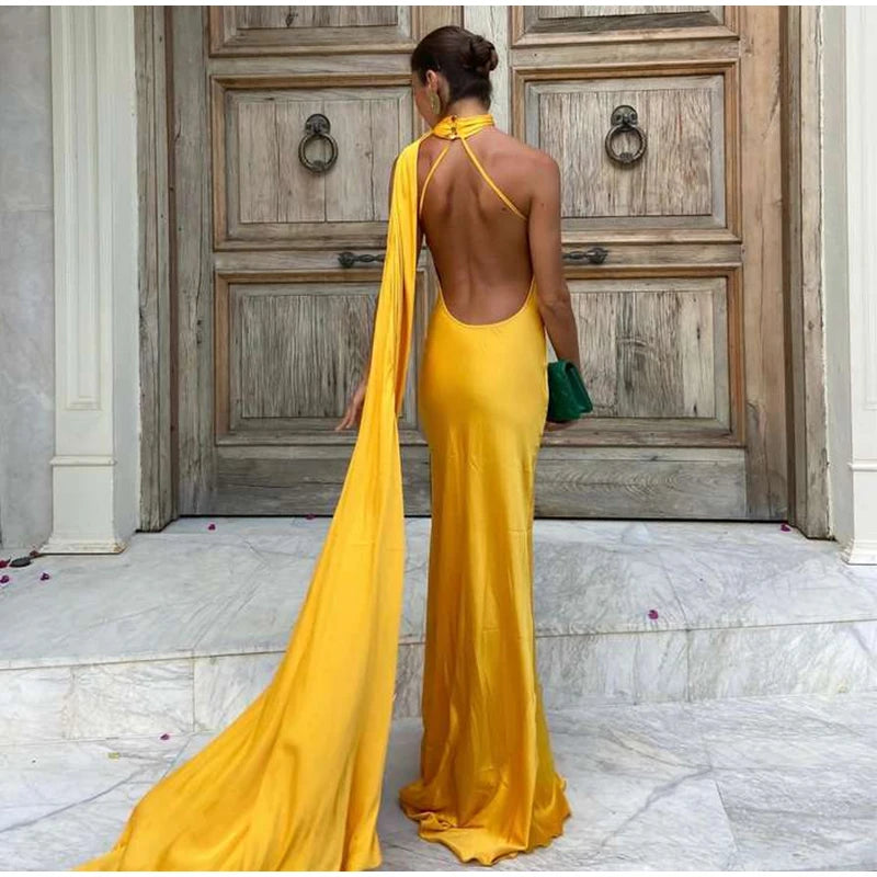 Robe longue satinée élégante – Épaules dénudées