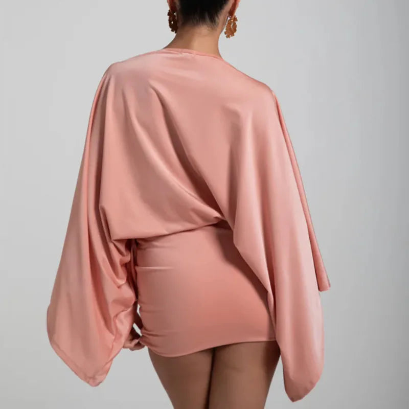 Mini-robe chic col V profond – Manches amples élégantes