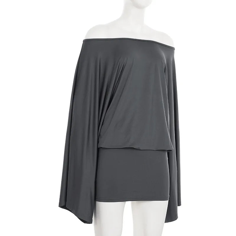 Mini-robe moulante épaules dénudées – Manches chauve-souris tendance