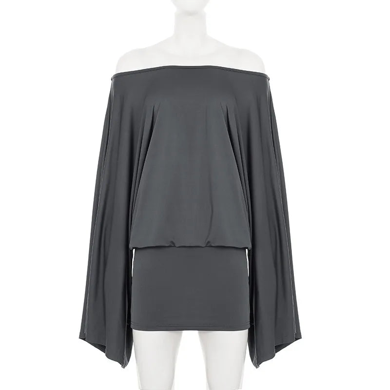 Mini-robe moulante épaules dénudées – Manches chauve-souris tendance