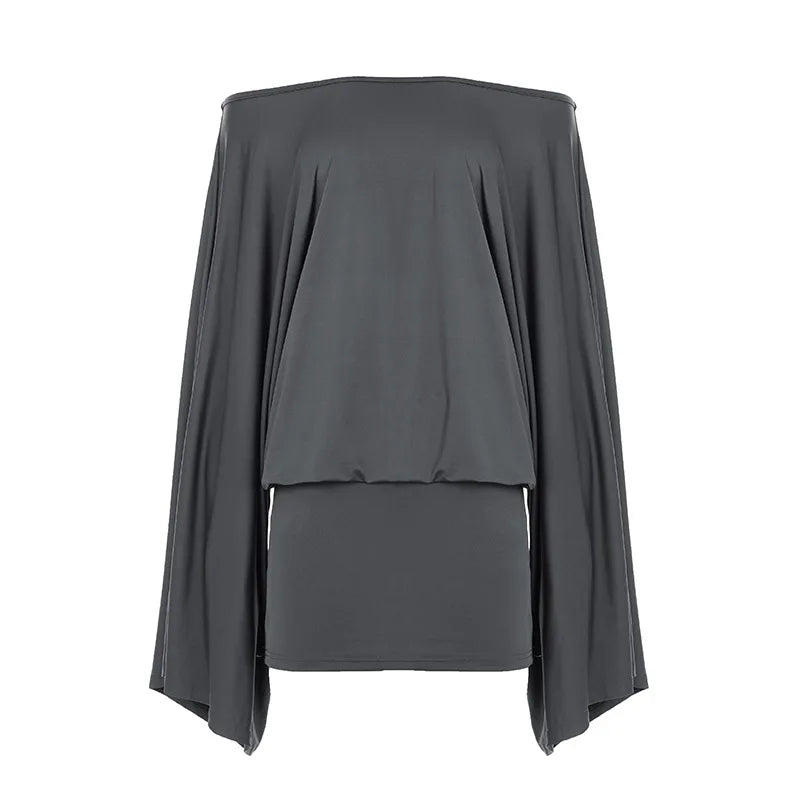 Mini-robe moulante épaules dénudées – Manches chauve-souris tendance