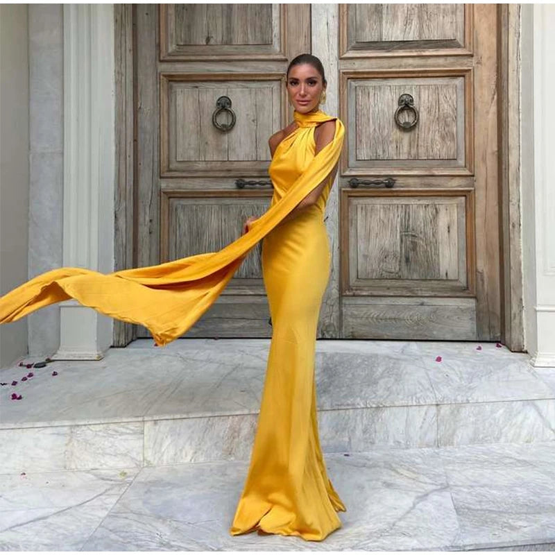 Robe longue satinée élégante – Épaules dénudées