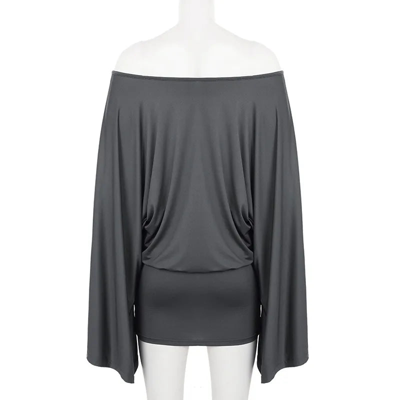 Mini-robe moulante épaules dénudées – Manches chauve-souris tendance