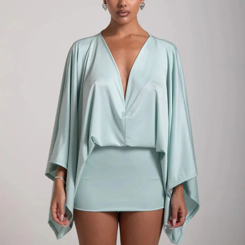 Mini-robe chic col V profond – Manches amples élégantes