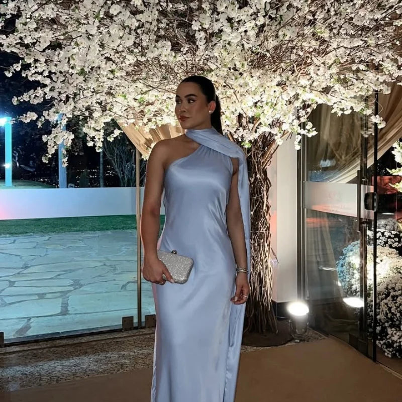 Robe longue satinée élégante – Épaules dénudées