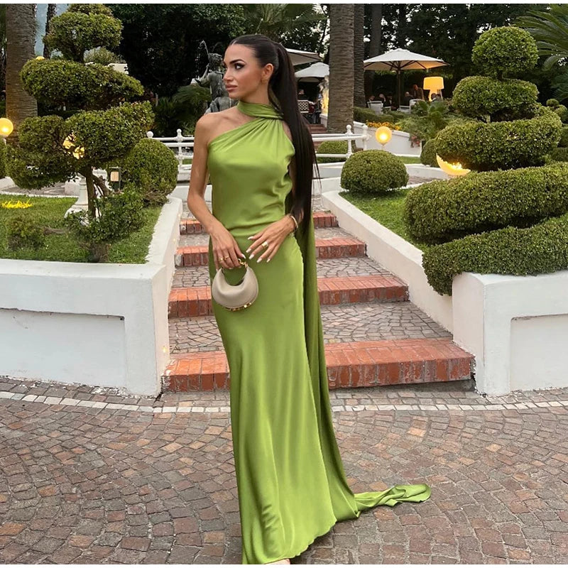 Robe longue satinée élégante – Épaules dénudées