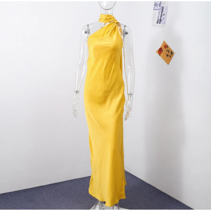 Robe longue satinée élégante – Épaules dénudées
