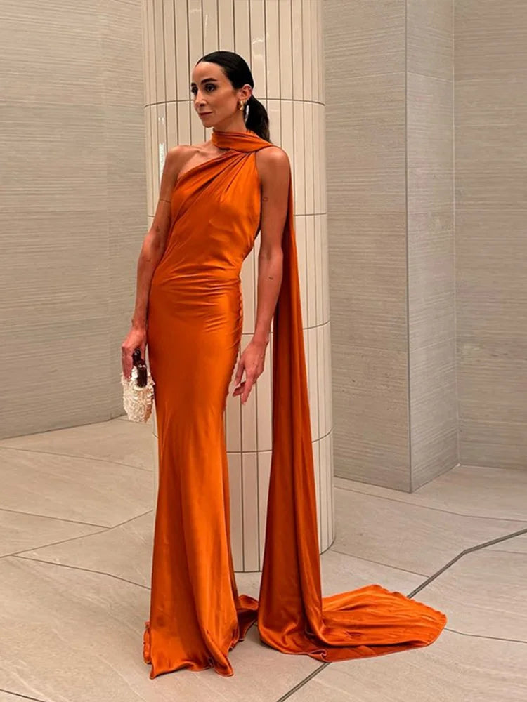 Robe longue satinée élégante – Épaules dénudées
