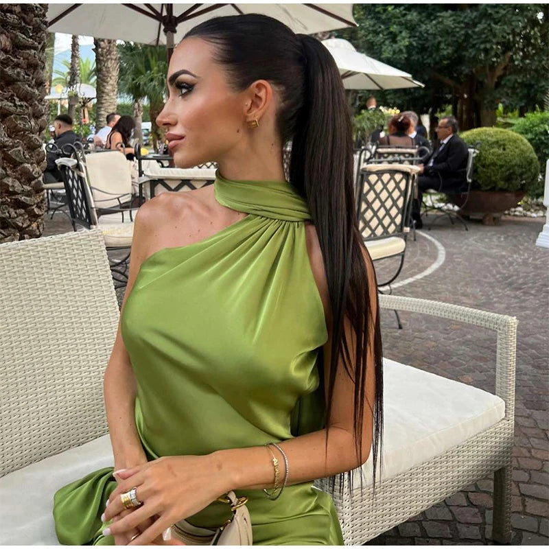 Robe longue satinée élégante – Épaules dénudées