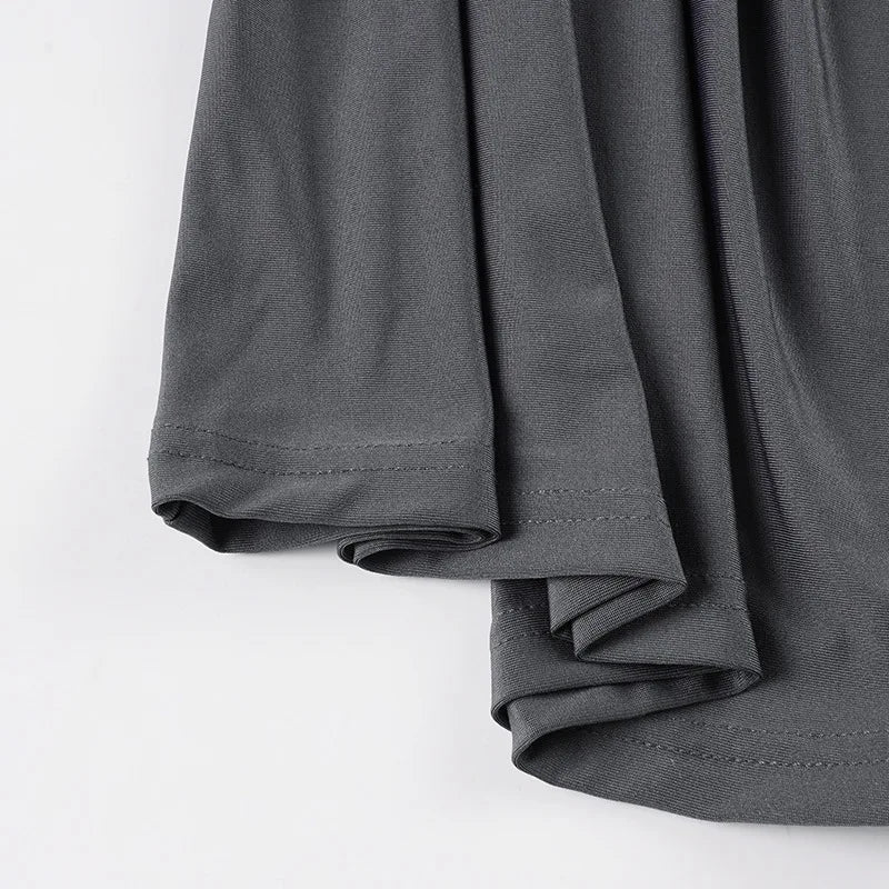 Mini-robe moulante épaules dénudées – Manches chauve-souris tendance